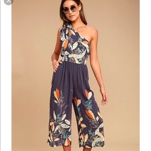 Free People one shoulder jumpsuit! 🖤